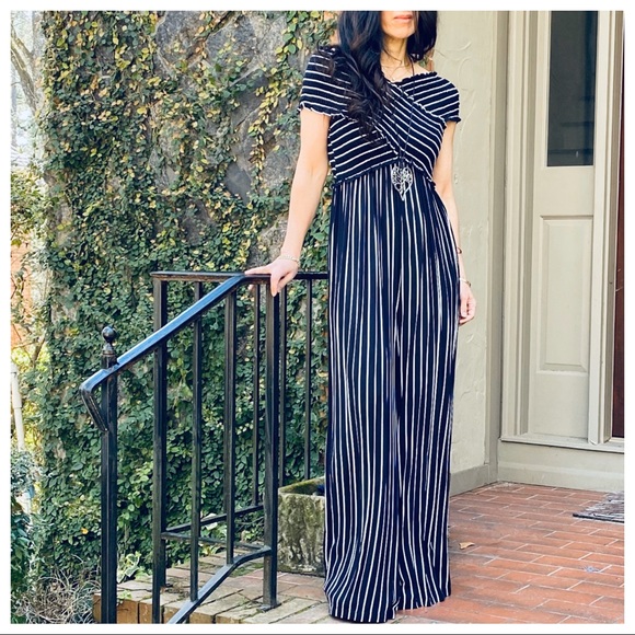 ✨LAST ONE✨Gorgeous striped wide leg jumpsuit - Picture 3 of 8
